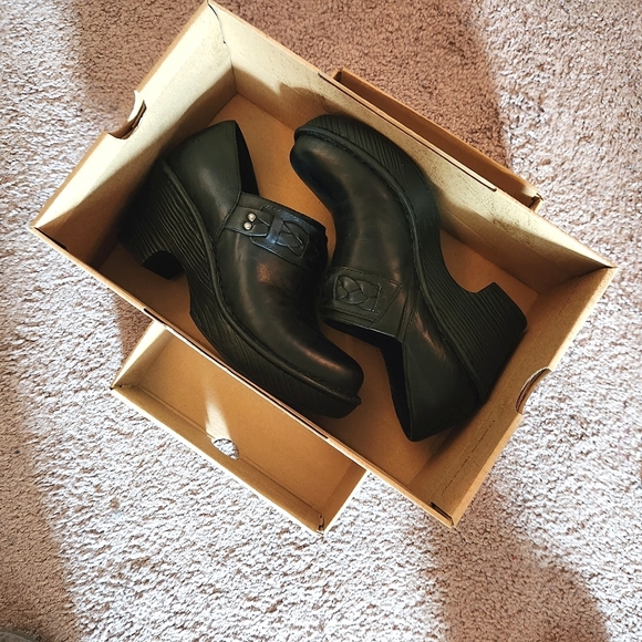 Black Born Skathi Shoes Clogs Casual Slip On Leather NWT - Picture 11 of 12